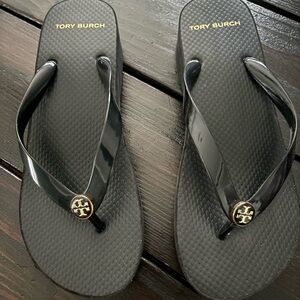Tory Burch Eva platform sandals never worn